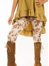 Load image into Gallery viewer, VANESSA Legging in Sand Floral