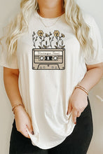 Load image into Gallery viewer, Vintage Soul Graphic Tee

