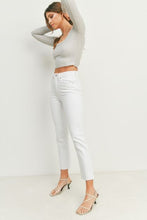 Load image into Gallery viewer, CUT OFF STRAIGHT LEG JEANS
