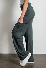 Load image into Gallery viewer, Straight Leg Cargo Pants
