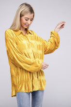 Load image into Gallery viewer, Tiered Shirring Velvet Shirt
