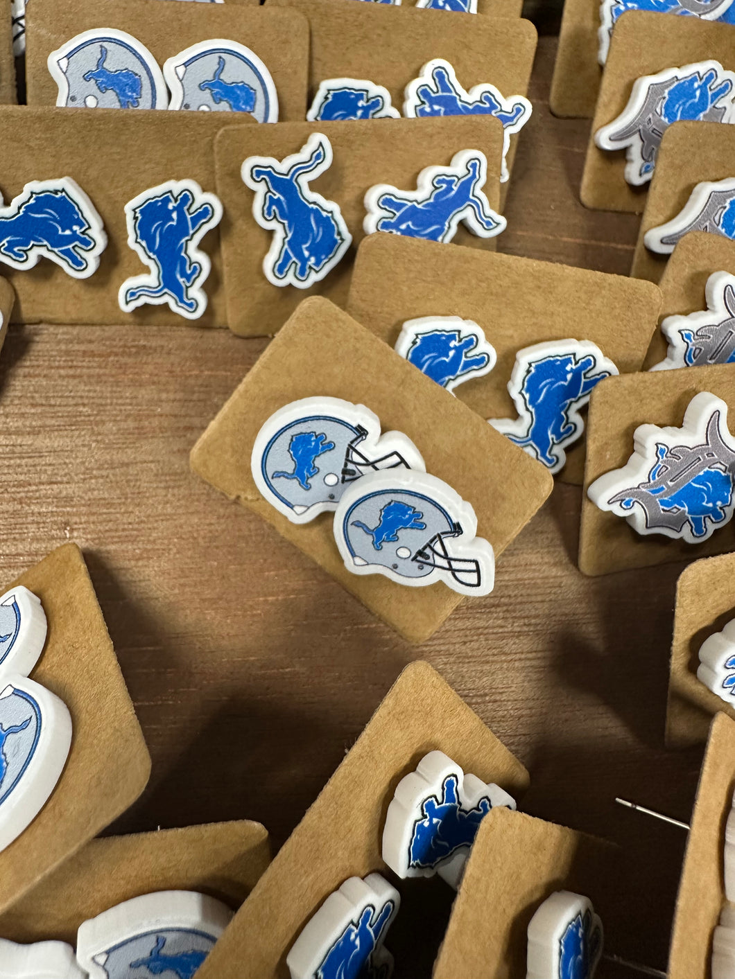Stud lion earrings