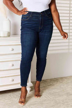 Load image into Gallery viewer, Judy Blue Full Size Skinny Jeans with Pockets
