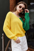 Load image into Gallery viewer, Two-Tone V-Neck Twisted Sweater (online exclusive)
