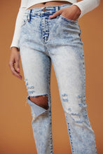 Load image into Gallery viewer, High Rise Distressed Skinny
