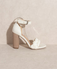 Load image into Gallery viewer, White sandal with buckle
