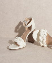 Load image into Gallery viewer, White sandal with buckle
