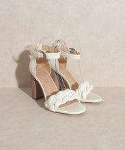 Load image into Gallery viewer, White sandal with buckle

