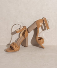 Load image into Gallery viewer, White sandal with buckle
