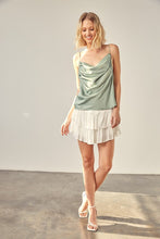 Load image into Gallery viewer, FLOWER TRIM AROUND WAIST SKORT
