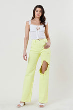 Load image into Gallery viewer, DISTRESSED WIDE CUT STRAIGHT LEG JEANS
