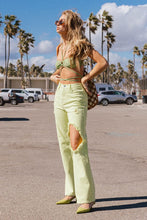 Load image into Gallery viewer, DISTRESSED WIDE CUT STRAIGHT LEG JEANS
