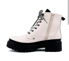 Load image into Gallery viewer, White boots freeshipping - Believe Inspire Beauty
