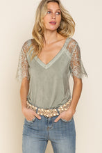 Load image into Gallery viewer, Scallop Trim Lace Short Sleeve Top
