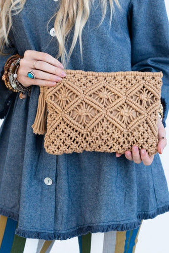 Crochet clutch - Believe Inspire Beauty 